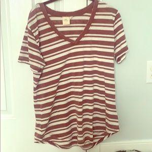 Buckle shirt sleeved t-shirt